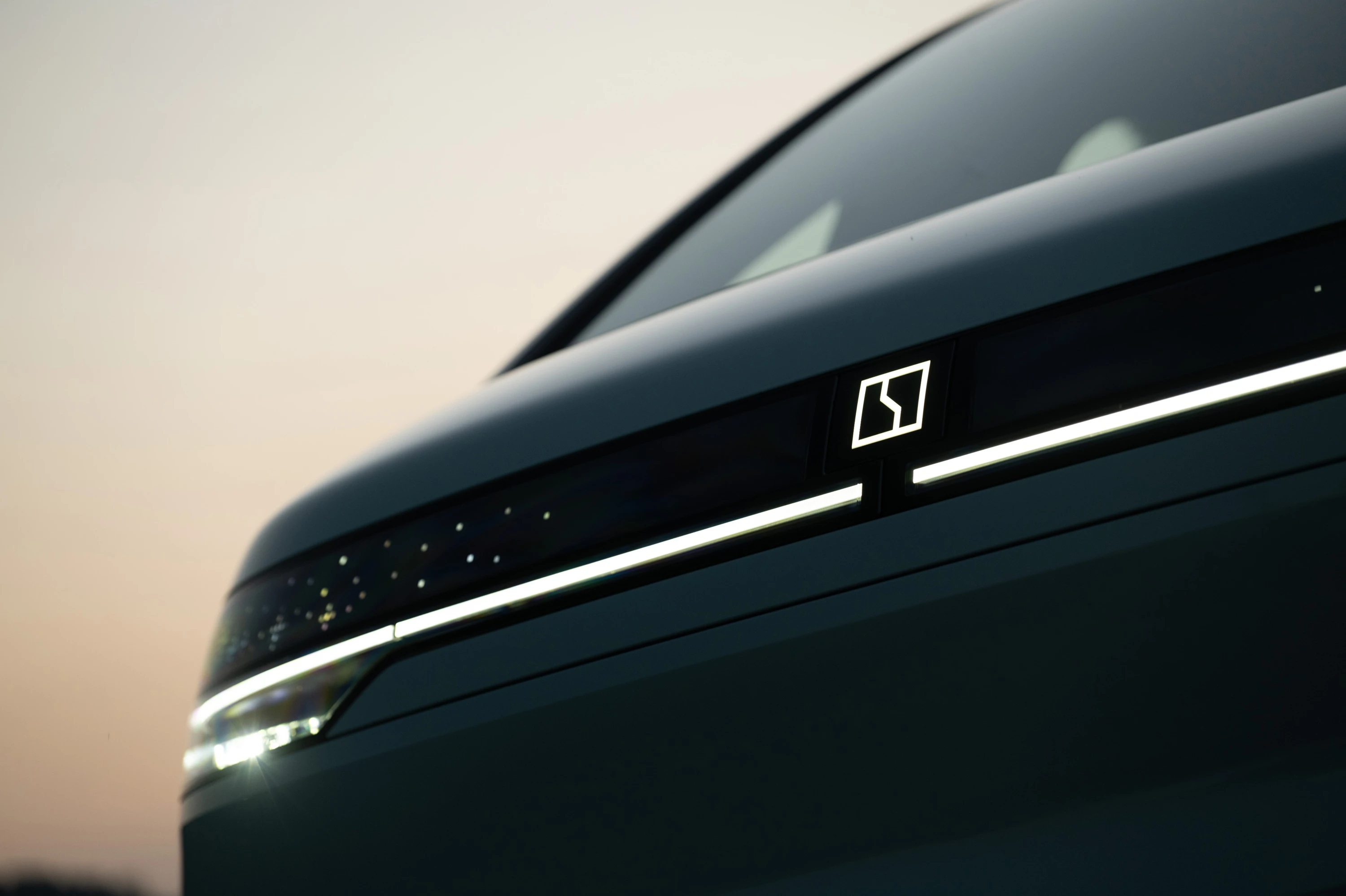 Zeekr MIX Standard Range RWD headlights view