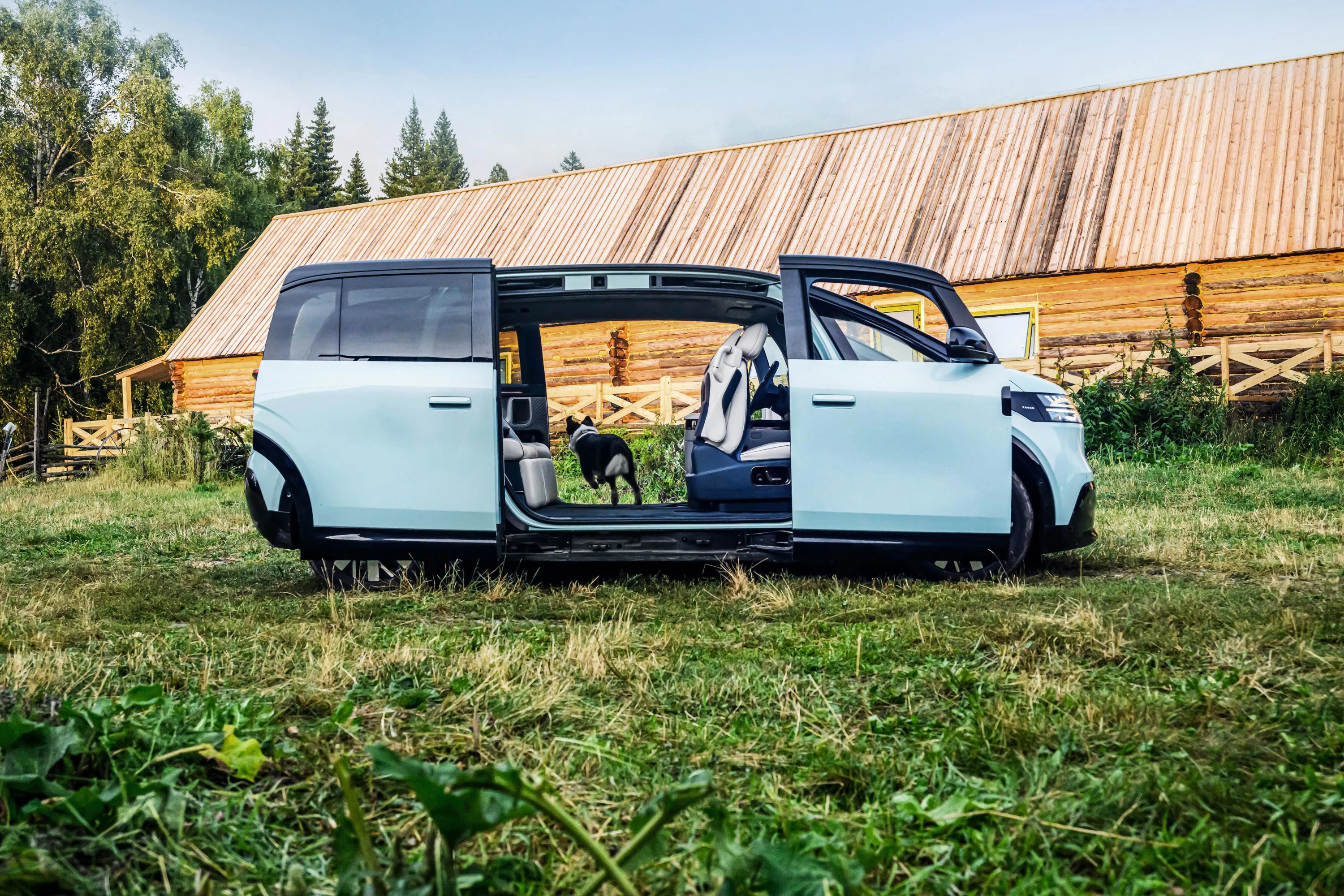 Zeekr MIX Standard Range RWD exterior view