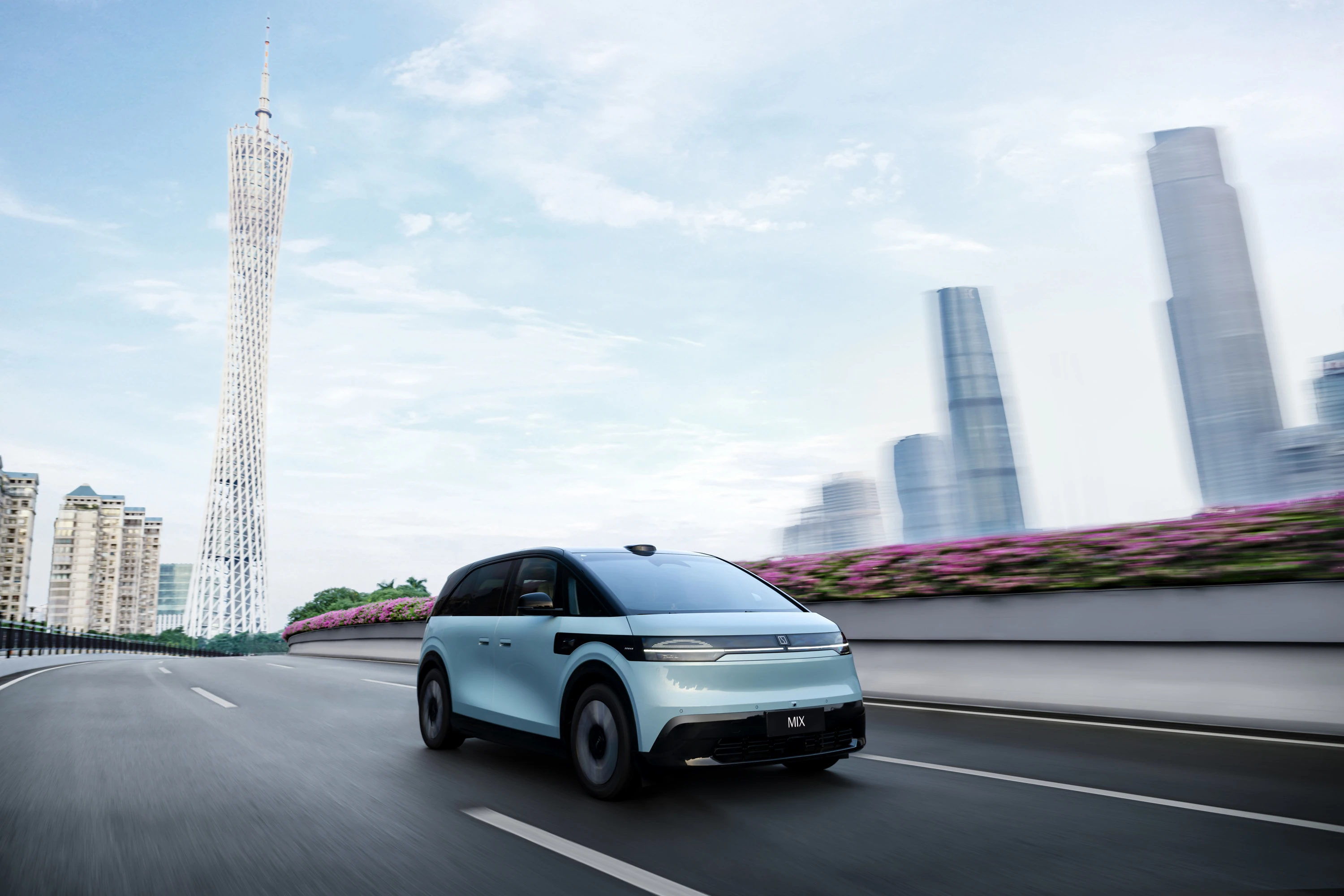 Zeekr MIX Standard Range RWD dynamic view