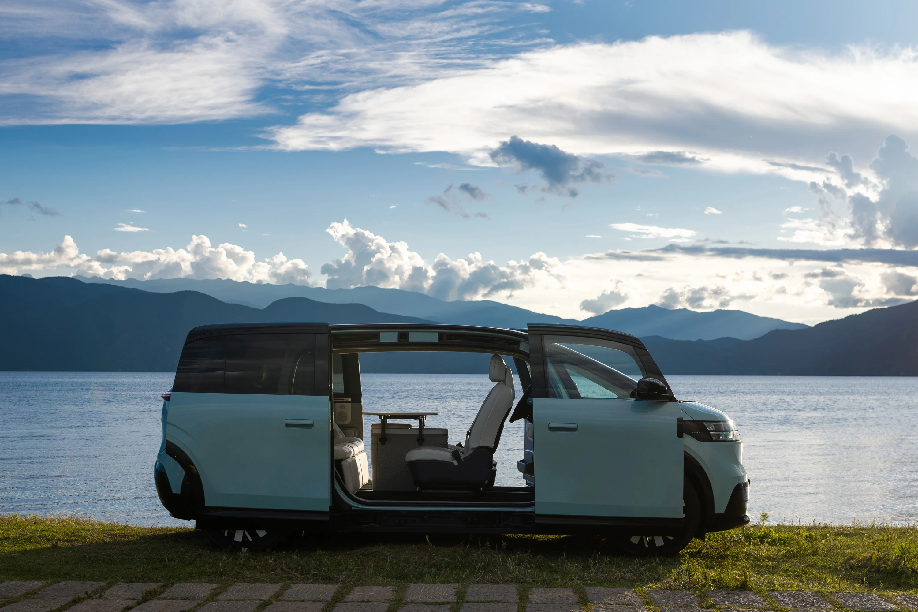 Zeekr MIX Standard Range RWD exterior view