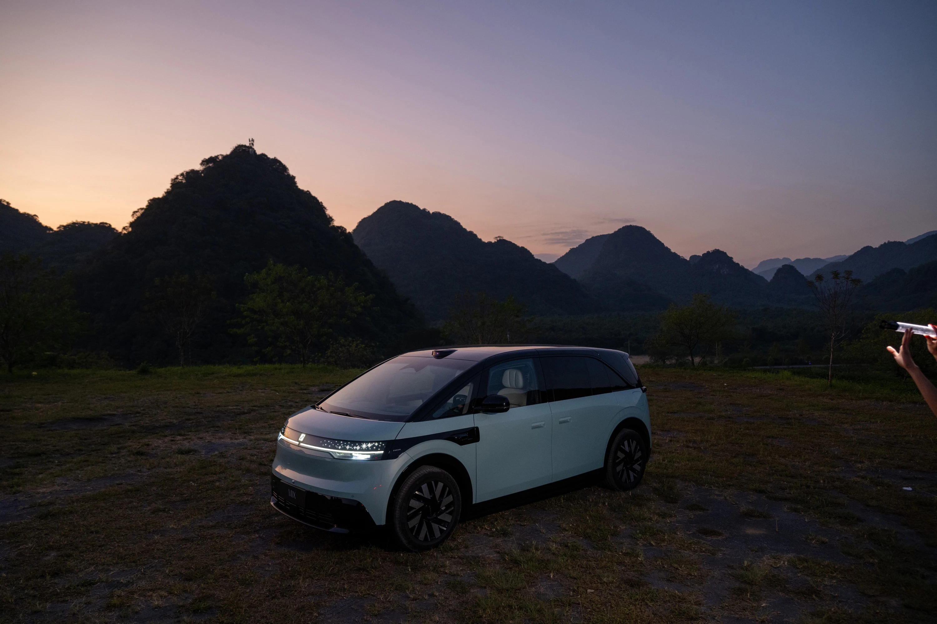 Zeekr MIX Standard Range RWD exterior view
