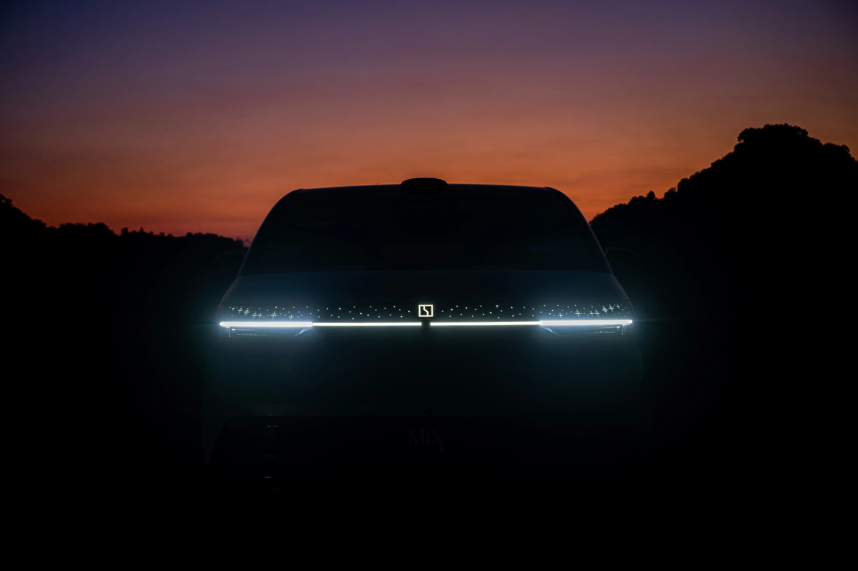 Zeekr MIX Standard Range RWD headlights view