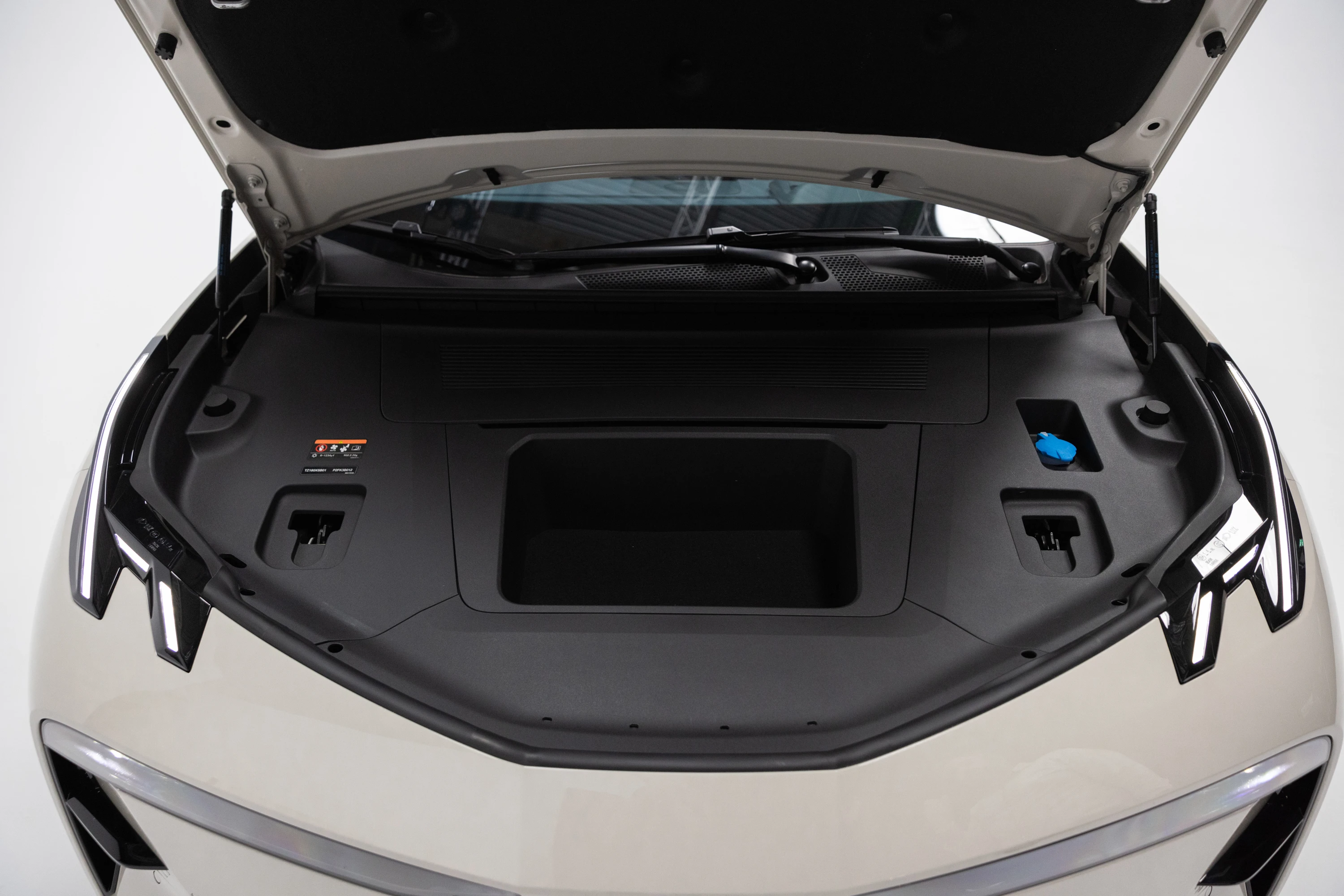 Zeekr X Privilege AWD frunk view